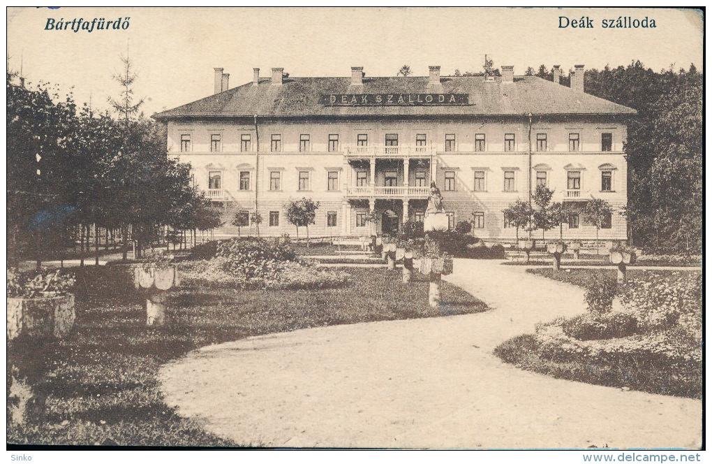 Dobový snímok hotela s pôvodným názvom: Deák szálloda, zdroj: www.delcampe.com