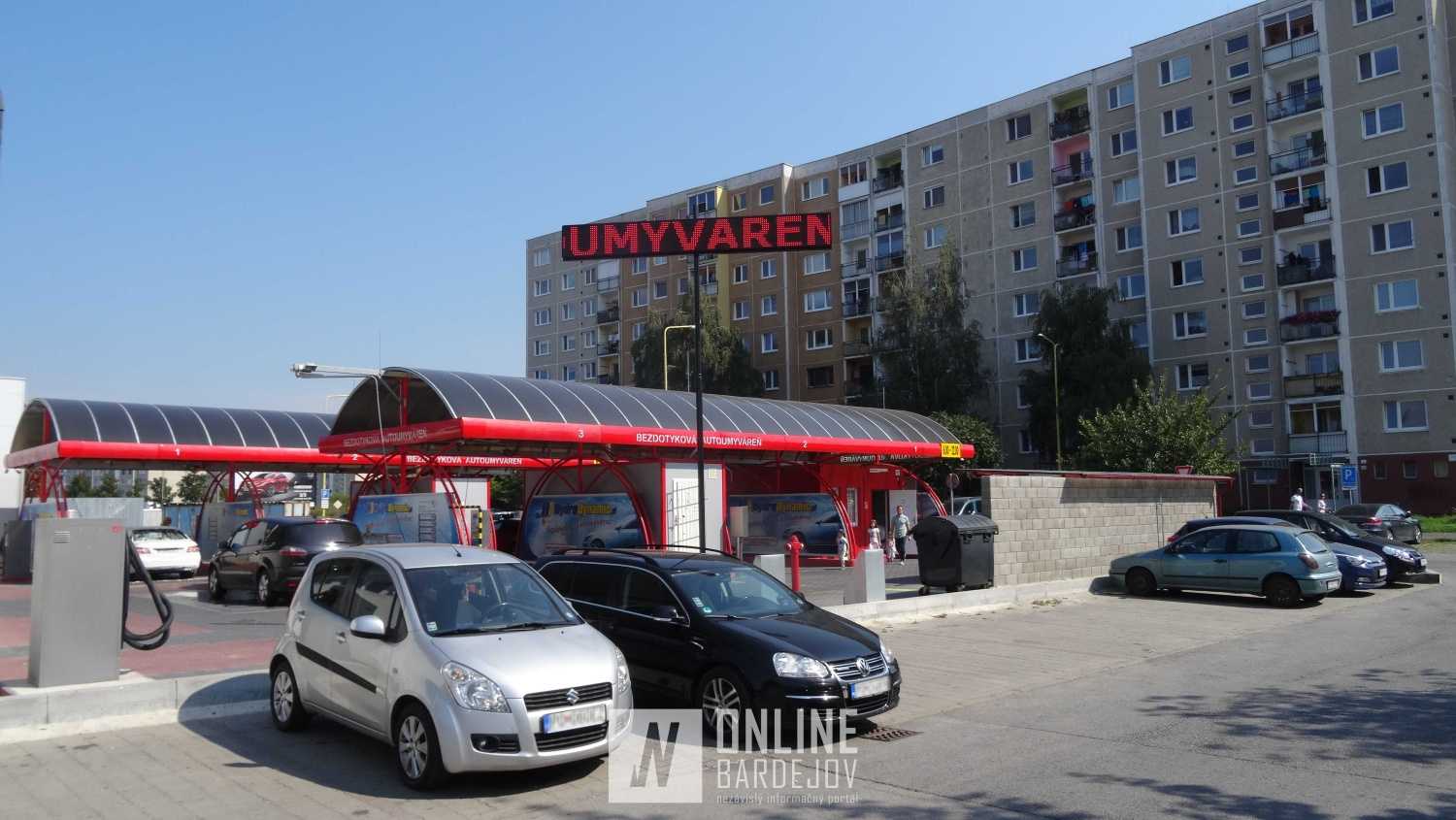 Prevádzku autoumývarne a LPG stanice od okien bytovky na Sídlisku Sekčov v Prešove delí približne 25 metrov.