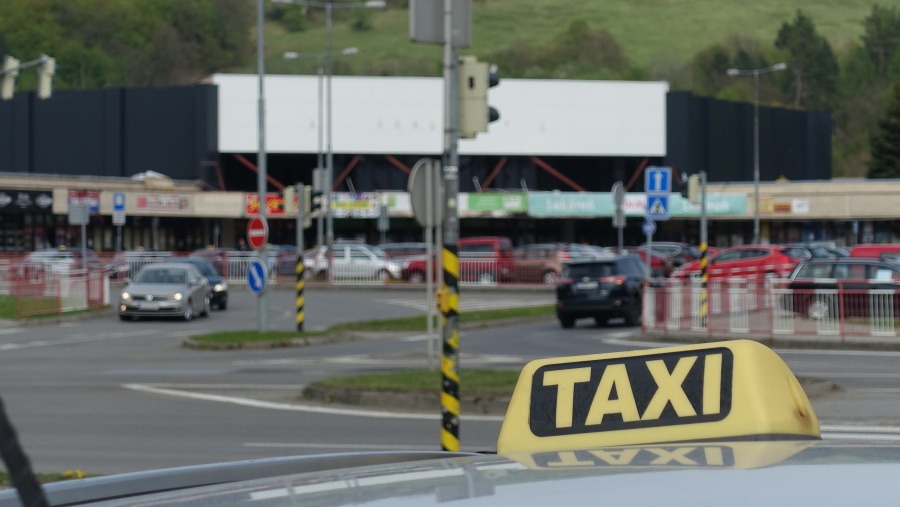 Colníci si zaostrili na bardejovských taxikárov. Prekvapivé výsledky kontrolnej akcie „TAXI 2204“!