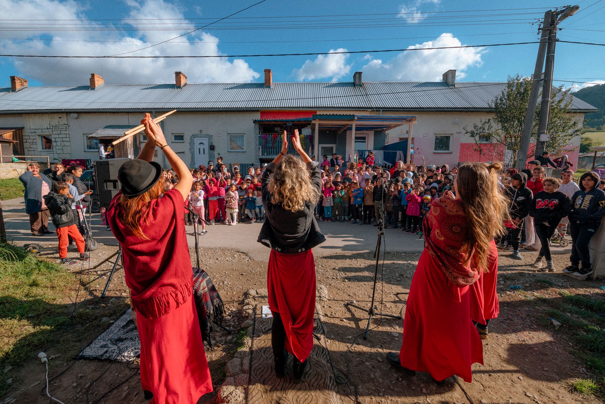 Ako vyzeralo turné ženskej vokálne kapely po rómskych osadách?